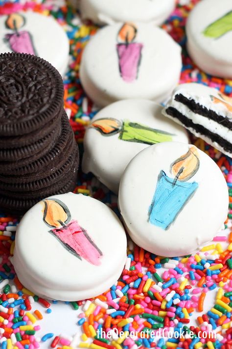 How to make chocolate-covered painted birthday oreos, a unique, personalized, fun food idea for a birthday gift. Video instructions included. #Oreos #cookiepainting #birthday #funfood #foodcoloring Birthday Oreos, Birthday Gift Video, Everything Cookies, Gift Video, Birthday Menu, Chocolate Dipped Oreos, Buttery Shortbread Cookies, Chocolate Oreos, Delicious Cookie Recipes