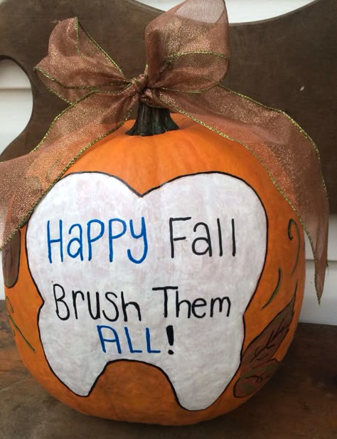 Another cute "brush them all" pumpkin idea for dental office decor :) Dental Office Marketing, Pumpkin Idea, Decay Art, Dental Quotes, Office Photography, Dental World, Office Health, Dental Posts, Office Management