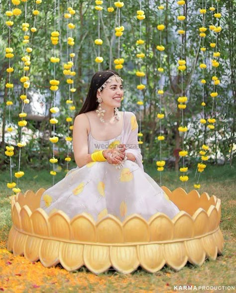 Wedding Trends That Will Rule 2023: Earthy Toned Lehengas to Open Hair & More! | WeddingBazaar Haldi Accessories, Haldi Photoshoot Poses, Haldi Outfits For Bride, Haldi Decor Ideas, Nikah Ideas, Haldi Look For Bride, Sea Shell Jewellery, Haldi Photos, Haldi Dress Ideas