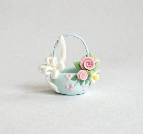 Miniature  Flower & Bow Embellished  Basket OOAK by ArtisticSpirit, $26.50 Polymer Clay Flower Jewelry, Clay Fairies, 강아지 그림, Polymer Clay Jewelry Diy, Polymer Clay Dolls, Cute Polymer Clay, Polymer Clay Miniatures, Clay Figurine, Clay Miniatures