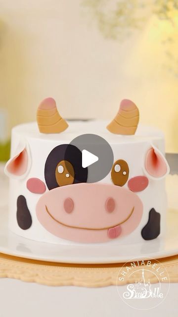 Cute Cow Cake, Cow Cake, Cow Cakes, Spring Cake, Tasty Dessert, Video Inspiration, Cute Cow, Cake Tutorial, Cute Cows