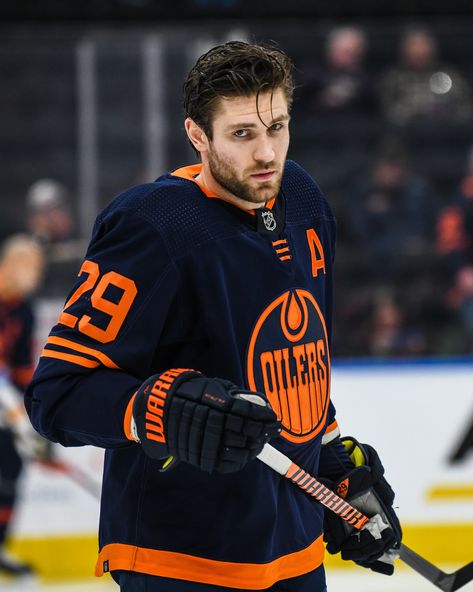 Leon Draisaitl Wallpaper, Miles Wood, Hockey Drawing, Puck Bunny, Leon Draisaitl, Nhl Wallpaper, Hockey Boards, Edmonton Oilers Hockey, Boys Hockey