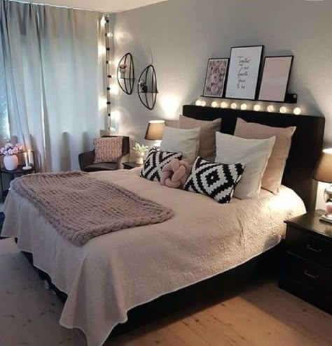 Light Pink Bedrooms, Rooms Bed, Pink Bedroom Decor, Dekorasi Kamar Tidur, Teen Room Decor, Teen Bedroom Decor, Girl Bedroom Decor, Small Room Bedroom, Bed Frames