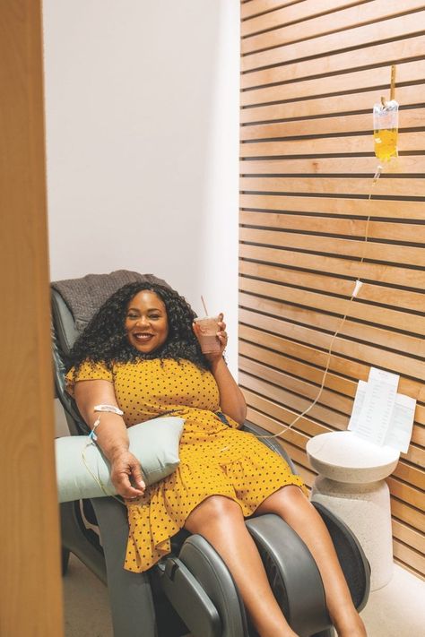 Black Girl Approved: Give Your Body A Wellness Boost In Under An Hour With Vitamin IVs - Essence Iv Therapy Iv Infusion Room, Iv Infusion Room, Iv Hydration Lounge, Med Spa Interior, Iv Drip Bar, Iv Spa, Iv Bar, Iv Lounge, Clinic Aesthetic