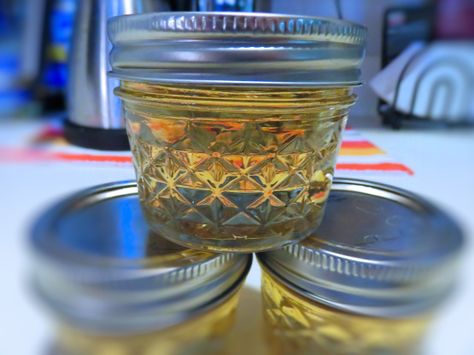 White Wine Jelly Recipe, White Wine Jelly, Wine Jelly Recipe, Canning Jelly, Jelly Food, Jam Making, Wine Jelly, Homemade Jelly, Jelly Recipe