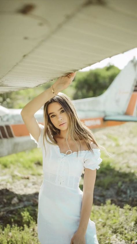 Airplane Photoshoot, Sierra Furtado, Living Photography, Senior Photoshoot Poses, Big Birds, Senior Photography Poses, High School Seniors Photos, Female Pilot, Fall Senior Pictures