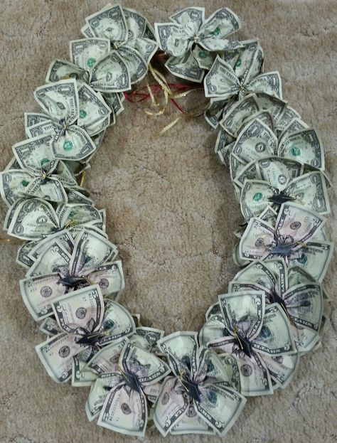 Money Necklace For Birthday, Easy Money Lei, Money Garland Graduation, How To Make Money Leis For Graduation, Graduation Money Necklace, Money Lay For Graduation, Graduation Necklace Ideas, Money Necklace For Graduation, Money Leis For Graduation Diy