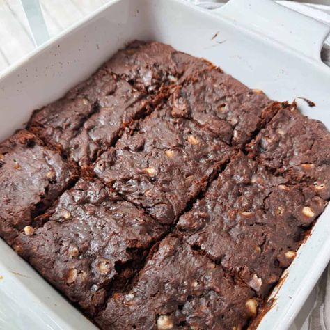 High Protein Brownies (Gluten free option) Gluten Free Chicken Casserole, High Protein Brownies, Gluten Free Pumpkin Bars, Brownies Gluten Free, Oatmeal Chocolate Chip Bars, Dairy Free Brownies, Healthy Bread Recipes, Protein Brownies, Dairy Free Chocolate Chips