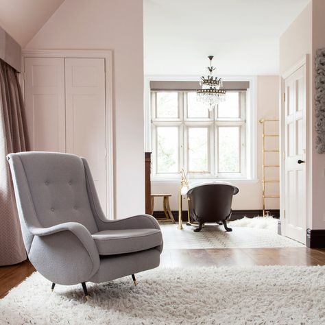 Fromental Wallpaper, Ground Photo, Pink Interiors, The Pink House, Pink Ground, Cast Iron Bath, Mad About The House, Vintage Bar Stools, Edwardian House