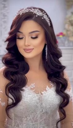 Hairstyles With Curled Hair, Grey Eye Makeup, Classic Wedding Hair, Bride Hairstyle, Wine Hair, Event Makeup, Hair Sketch, Birthday Hair, Bride Sister