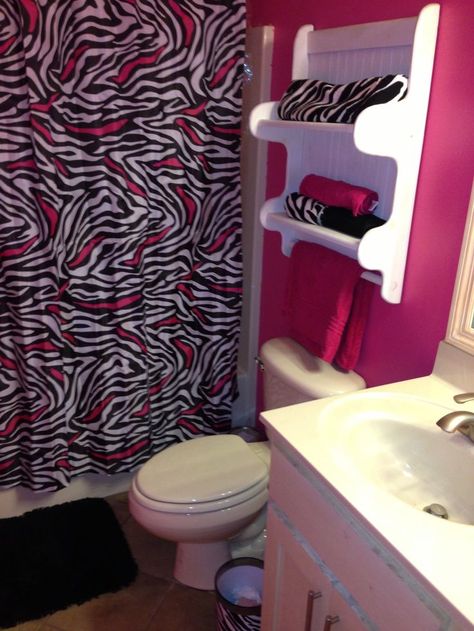 Mcbling Rooms, Y2k Bedroom Ideas, Pink Zebra Bedrooms, Zebra Bathroom Decor, Apartment Small Living Room, Mcbling Room, Zebra Bathroom, Trashy Y2k Bedroom, 2000s Room