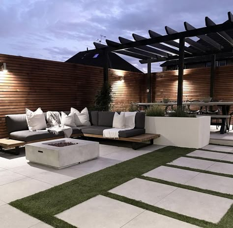 Night Time Vibes, Modern Backyard Landscaping, Back Garden Design, Modern Garden Design, Patio Garden Design, Backyard Remodel, Garden Inspo, Backyard Pool Designs, Modern Backyard