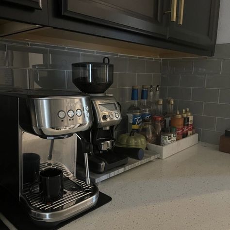 Espresso Machine Coffee Bar, Coffee Maker Aesthetic, Breville Bambino Plus, Breville Bambino, Glam Apartment Decor, Espresso Machine Kitchen, Breville Espresso Machine, Coffee Machine Kitchen, Breville Espresso