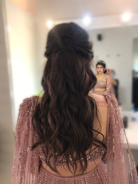 Soft Curls Indian Wedding, Half Up Half Down Hair Indian, Indian Wedding Hairstyles Half Up Half Down, Half Up Half Down Indian Wedding Hair, Soft Curls Hairstyles Indian, Indian Wedding Hair, Soft Curl Hairstyles, Hairstyle Indian, Bridal Hairstyle Indian Wedding