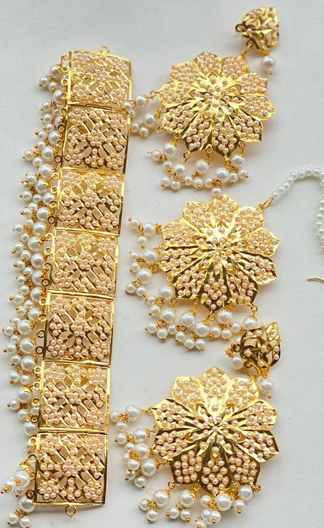 Punjabi Gold Necklace Designs, Gold Set Design, Gold Pendant Necklace Jewellery, Tikka Jewelry, Unique Gold Jewelry Designs, Pendent Set, Bride Jewelry Set, Beads Choker, Wedding Gifts Packaging