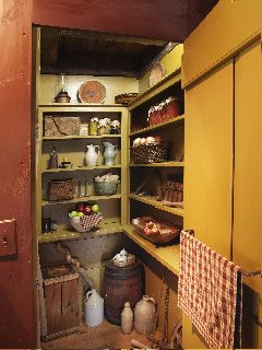 Buttery tucked under the stairs Pantry Under Stairs, Pantry Designs, Farmhouse Pantry, Under The Stairs, Country Cottage Decor, Prim Decor, Primitive Furniture, Primitive Kitchen, Primitive Home