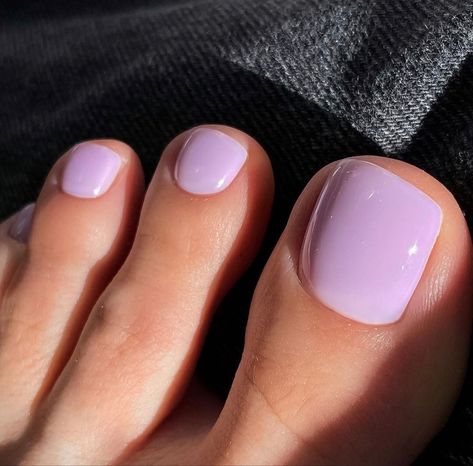 Pedicure Colors For Fair Skin, Dark Teal Pedicure, Pedicure Ideas Gel, Pedicure Colors For Pale Skin, Spring Toenail Colors 2024, Spring Toenail Colors, Pedicure Colors, Gel Toe Nails, Idee Cricut