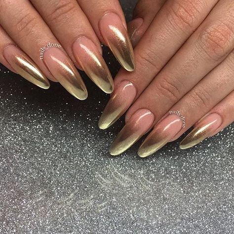 Pretty gold chrome French ombre nails by @nailsdone69 using our Gold Chrome powder! Perfect simple holiday manicure #goldnails #frenchnails #chromenails Shop for the newest trends in nail art at DailyCharme.com # French Ombre Nails, French Nails Glitter, Ombre Chrome, Ombre Chrome Nails, Chrome French, French Ombre, Chrome Nail Art, Chrome Powder, Party Nails