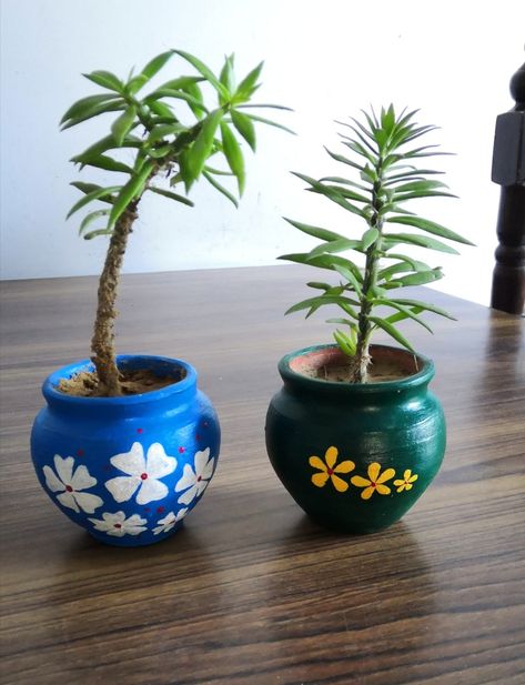 Tiny Pot Painting Ideas, Small Pot Painting Ideas Easy, Clay Pot Painting Ideas Indian, Small Pot Painting, Earthen Pot Painting Ideas, Small Pot Painting Ideas, Matki Painting Ideas, Tattoo Plant, Plant Pot Design