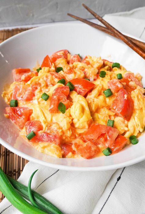 Chinese Tomato Egg Recipe, Tomato Egg Recipe, Egg Stir Fry, Tomato Egg, Scrambled Egg, Perfect Lunch, Egg Whisk, Dinner Dishes, Fresh Tomatoes