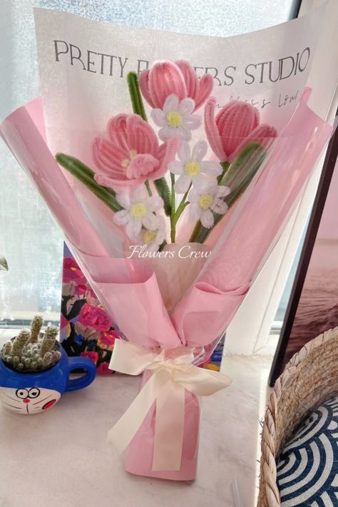 pink flower bouquet for sister Piper Cleaner Flower Bouquet, Handmade Tulips, Clean Flowers, Pink Flower Bouquet, Piping Flowers, Diy Ribbon Flowers, Flower Bouquet Diy, Diy Pipe, Flower Gift Ideas