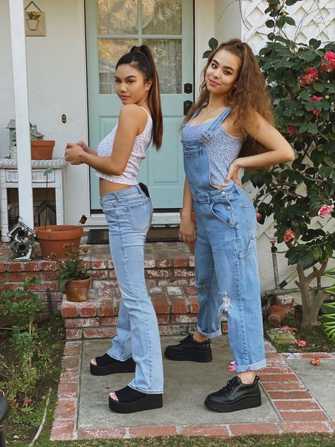 90s Throwback Outfits, Black Platform Sandals Outfit, Jean Sandals Outfit, Patterned Pants Outfit, Platforms Outfit, Jean Overall Outfits, Platform Sneakers Outfit, Denim Overalls Outfit, Platform Sandals Outfit