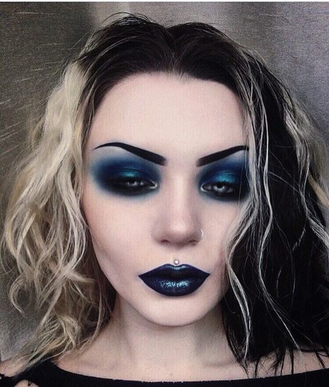 Makeup Emo, Goth Eye Makeup, Makeup Cantik, Makeup Hacks Beauty Secrets, Witch Makeup, Korean Eye Makeup, Blue Eyeliner, Alternative Makeup, Emo Makeup