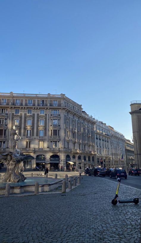 Italy Locations, Piazza Barberini, Italy Vibes, Rome Photo, Moving To Italy, Italian Life, Living In Italy, Italy Summer, Futuristic City