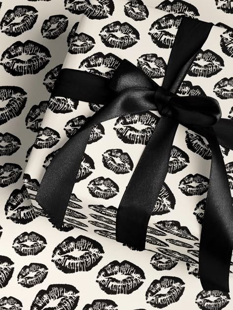 Kiss Wrapping Paper Love Gift Wrap Sexy Wrapping Paper Romantic Gift for Valentines Day Wrapping Paper Lips Gift Wrap Bachelorette Gift Wrap - Etsy Birthday Wrapping Aesthetic, Goth Wrapping Ideas, Black Paper Gift Wrapping Ideas, Goth Gift Wrapping Ideas, Wrapping Paper Aesthetic, Aesthetic Gift Wrapping, Merry Witchmas, Valentines Day Gift Wrapping, Paper Lips