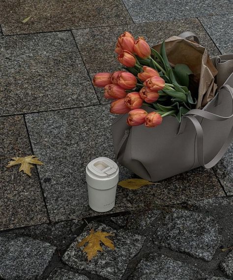 #autumn #vibes #autumnvibes Autumn Flowers Aesthetic, Dark Tulips Aesthetic, Orange Tulips Bouquet Aesthetic, Coffee And Tulips Aesthetic, Tulips Orange Aesthetic, Terracotta Fall Flower Aestheti, Cold Aesthetic, Aesthetic Purse, Mood Aesthetic