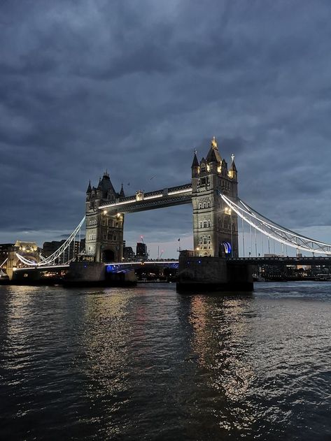 london Tower Bridge London Night, London Bridge At Night, Living In London Aesthetic Night, London Work Aesthetic, London At Night Aesthetic, London Eye Aesthetic, London Bridge Aesthetic, London Night Aesthetic, London Moodboard