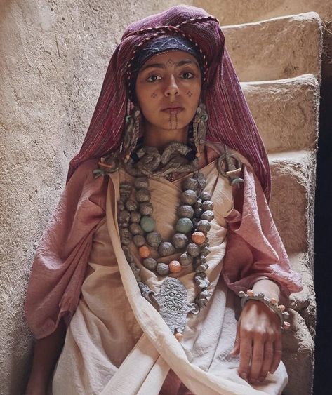 Return to the Mediterranean🏺 on Twitter: "Amazigh women in traditional dress.… " Berber Women Morocco, Berber Fashion, Morocco Women, Facial Tattoos, Vogue Spain, Arte Inspo, Berber Women, Folk Costume, Vogue Italia