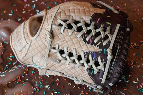 Softball Wishlist, Baseball Essentials, Custom Softball Gloves, Glove Ideas, Baseball Wallpapers, Baseball Drip, Softball Bag, Cream Gloves, Softball Bags