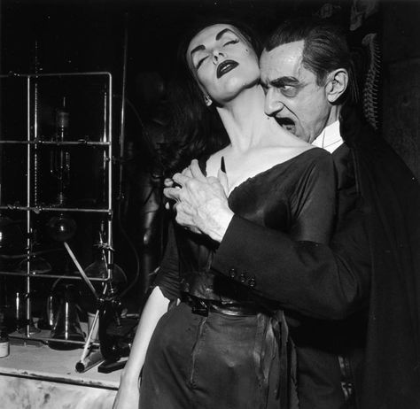 Bela Lugosi and Mila Nurmi aka Vampira Red Skelton, Bela Lugosi, The Boogeyman, Horror Monsters, I Love Cinema, Retro Horror, Horror Icons, Classic Horror Movies, Classic Monsters