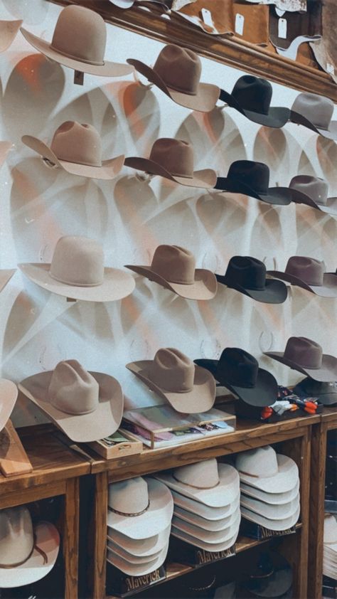 Western Feminine Aesthetic, Clean Western Aesthetic, Jackson Hole Summer, Cowboy Photography, Foto Cowgirl, Cowgirl Vibes, Hat Bar, Cowboy Romance, Cowboy Aesthetic