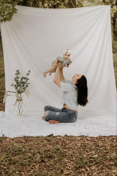 Outdoor Photography Backdrops, Teepee Photography, Gifts From Toddlers, Gifts Made With Cricut, Mother's Day Diy Gifts, White Sheet Photoshoot, Mommy And Me Poses, Sheet Photoshoot, Photoshoot Diy