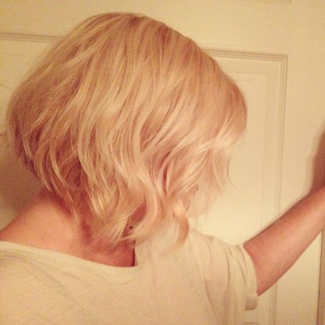 Blonde Bob Back View, Short Blonde Hair Aesthetic Faceless, Blonde Bob Aesthetic, Benedikta Harman, Jedi Exile, Blond Bob, Curled Blonde Hair, Hair Job, Chisato Nishikigi