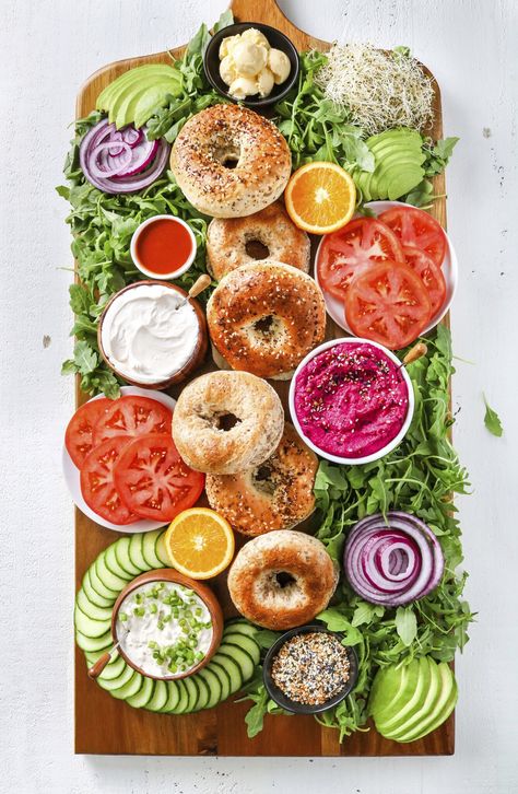 Build-Your-Own Bagel Sandwich Board [Vegan] - One Green Planet Smoked Salmon Platter, Salmon Platter, Vegan Bagel, Smoked Salmon Appetizer, Bagel Bar, Bagel Toppings, Best Breakfast Casserole, Brunch Inspiration, Sandwich Bar