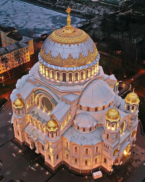 Byzantine Architecture, Russian Architecture, Church Pictures, Modern Architecture Building, Cathedral Architecture, Neoclassical Architecture, Mosque Architecture, Temple Architecture, House Arch Design