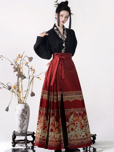 游龙踏雪"Ming- Dynasty Hanfu Set - CHINASQUAD Chinese Skirt Outfit, Historical Chinese Clothing, Tang Dynasty Clothing, Ming Dynasty Hanfu, Face Skirt, Fashion Timeline, Horse Face, Red Skirt, Ming Dynasty