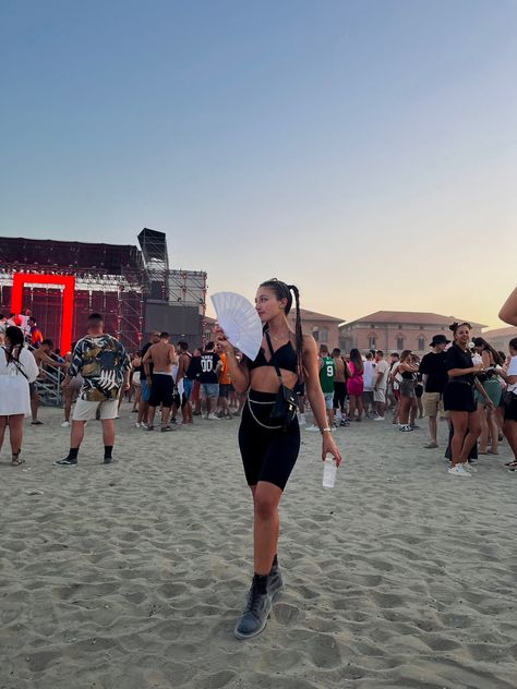 #fashion #aesthetic #summer #summerstyle #summerfestivals #festival #techno #girlsnightout Summer Techno Outfit, Festival Outfit Techno, Techno Aesthetic Outfit, Outfit Techno, Techno Festival Outfit, Techno Festival, Coachella Vibes, Techno Outfit, Summer Festival Outfit