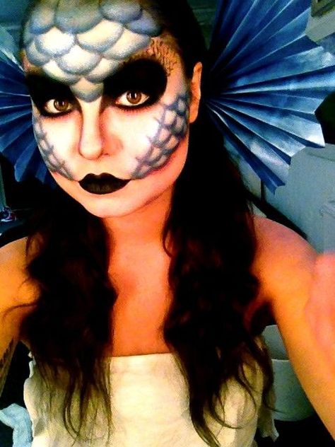 Fish Makeup Halloween, Fish Makeup Looks, Fish Costumes, Musical Makeup, Sea Creature Costume, Little Mermaid Makeup, Dragon Makeup, Sea Costume, Fish Makeup