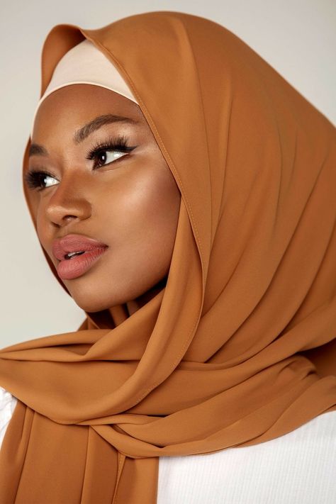 Whatsoever Things Are Lovely, Feminine Face, Bohemian Wedding Decorations, Head Wrap Styles, Chiffon Hijab, Mode Turban, African Models, Beautiful Muslim Women, Cornrow Hairstyles