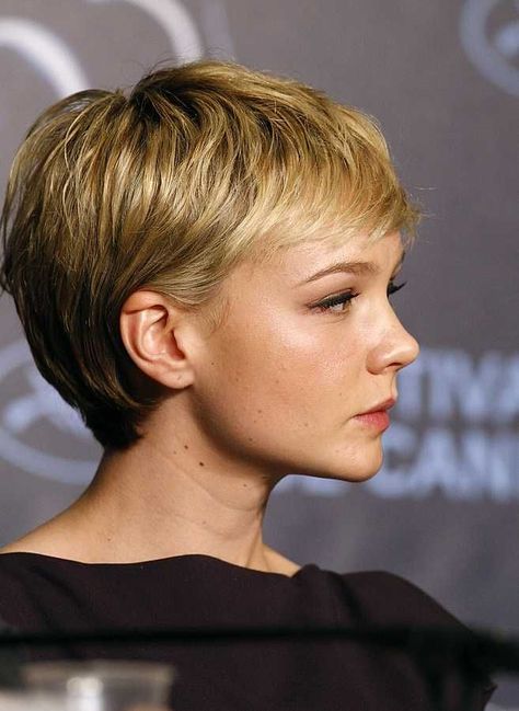 Carey Mulligan Short Haircuts Hairstyles Carey Mulligan Hair, Kort Bob, Short Hair Back, Short Dark Hair, Crop Hair, Carey Mulligan, Cut Her Hair, Shot Hair Styles, Short Pixie Haircuts