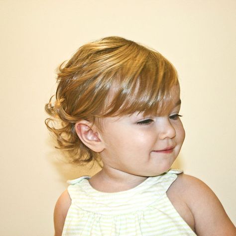 baby girl curly haircut Toddler Bob Haircut, Short Haircuts Wavy Hair, Toddler Girl Haircut, Baby Haircut, Toddler Haircuts, Short Shaggy Haircuts, Girls Short Haircuts, Toddler Hairstyles Girl