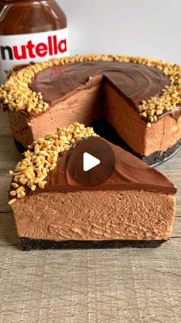 Ceeskake Nutella, Oreo Nutella Cheesecake, Nutella Cheesecake Recipe, Cheesecake Nutella, Hazelnut Cheesecake, Nutella Cheesecake Recipes, No Bake Nutella Cheesecake, No Bake Cheesecake Filling, Roasted Hazelnuts