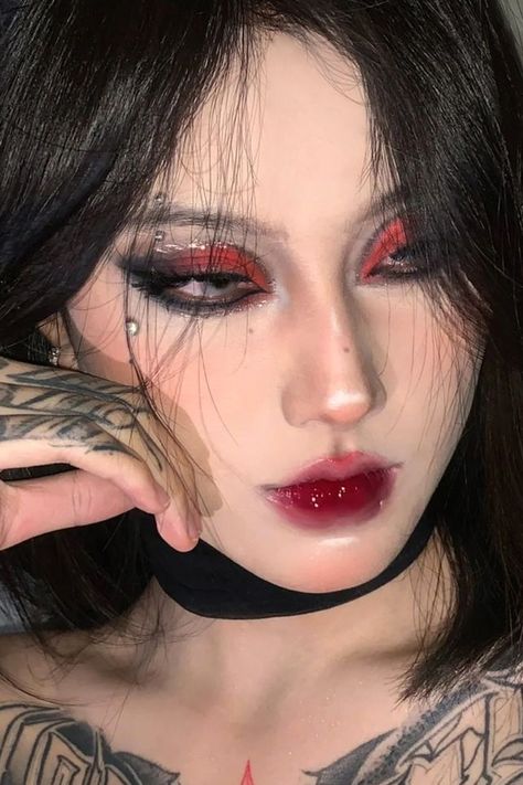 Medieval Makeup Aesthetic, Fancy Alt Makeup, Goth Party Makeup, Villain Makeup Aesthetic, Villan Makeup Looks, Dark Fairycore Wedding, Villain Era Makeup, Dark Princess Makeup, Which Make Up