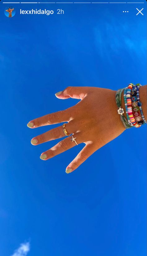 Country Best Friends, Beach Hippie, Ig Photos, Vsco Pictures, Vacation Jewelry, String Bracelets, Wrist Jewelry, Hippie Bracelets, Healthy Mindset