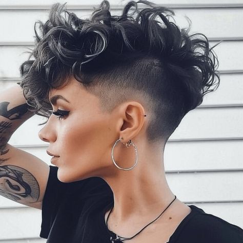 Wavy Undercut Edgy Short Wavy Haircuts, Curly Shag Undercut, Short Wavy Hair With Undercut, Short Hairstyle Curly Women, Curly Hair With Shaved Side, Short Curly Undercut Women, Women Undercut Hairstyles, Undercut Perm, Undercut Curly Hair Woman