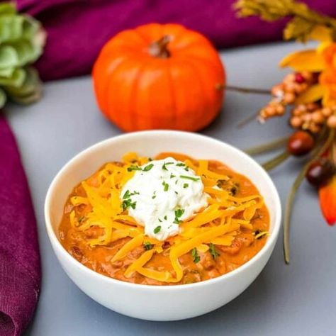 Pumpkin Chicken Chili - Stay Snatched Pumpkin Chicken Chili, Jessica Cook, Pumpkin Chicken, Chili Recipe Healthy, Pumpkin Chili Recipe, Lunch Meals, Chicken Chili Crockpot, Chicken Pumpkin, Healthy Chili